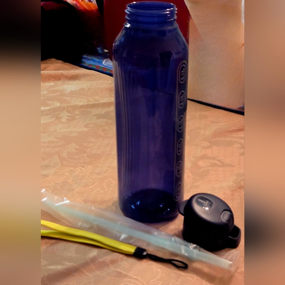 Tupperware ECO Aqua Vibe Water Bottle NWT 4th JULY SAME TODAY